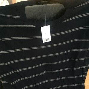 Extremely soft long sleeve thin sweater. Size M